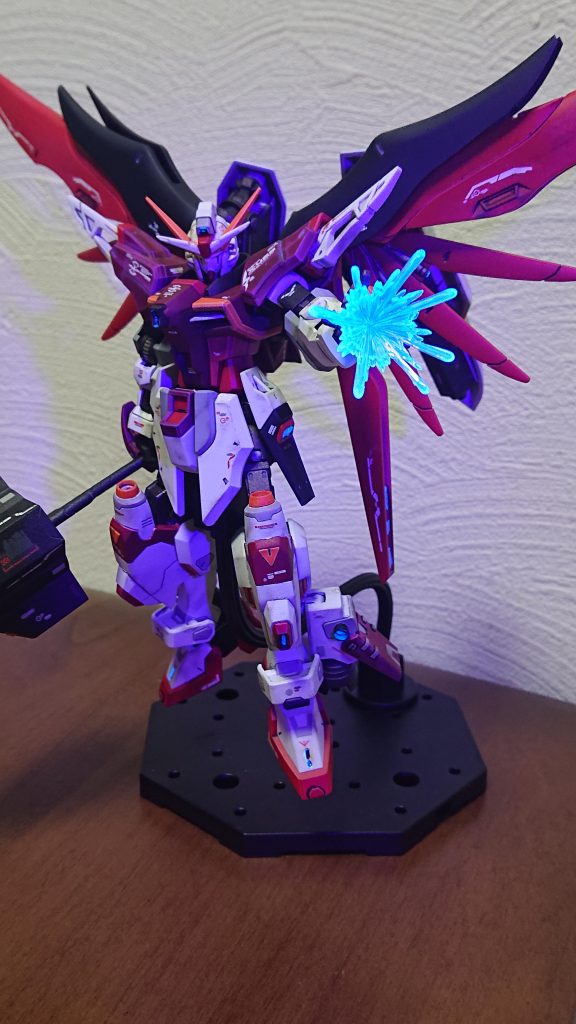 フリーダムもアスランのグフもとどめは突き刺していたので、シンは槍で戦う方が勝てるのではないかと思いキマリスヴィダールとミキシングしてみました！カラーはラスボスをイメージして赤紫をメインにしました