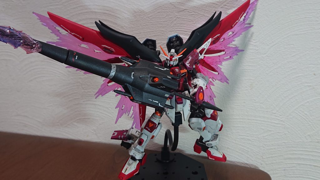 ここからオリジナル設定の武器ですMX-RQB519 ﾌｪﾙﾆｹﾞｼｭ複合ﾋﾞｰﾑﾗﾝｽ実体とビーム兵器の性能を併せ持つ槍で鍔部にビーム砲と貫徹弾を装備している。簡易ドラグーンシステムにより投擲も可能