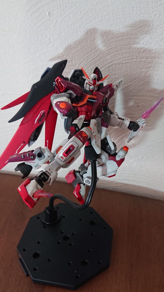 MA-M963  ビームファングシステム大型のランスでは懐に入られた時に対処できないため爪先からビームを発生させ攻撃できる。ジャスティスとの戦闘を意識した装備