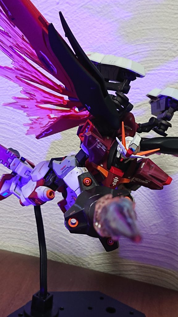 シン「戦争のない世界以上に幸せな世界なんて…あるはずがないっ！！」対フリーダム、ジャスティス戦をイメージしてつくったら本来のデスティニーとはコンセプトが全く違うようになりましたが、かっこよくできたと満足しています！劇場版でのシンの活躍とデスティニーの後継機の登場を期待したいです！劇場版  楽しみですね！見ていただいてありがとうございました！！