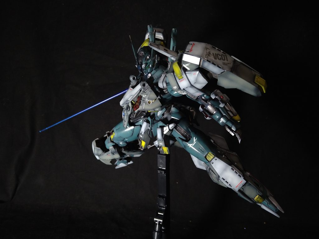 近接戦形態持ち手も少し加工して、エクシアのビームサーベルも装備できるようにしました。