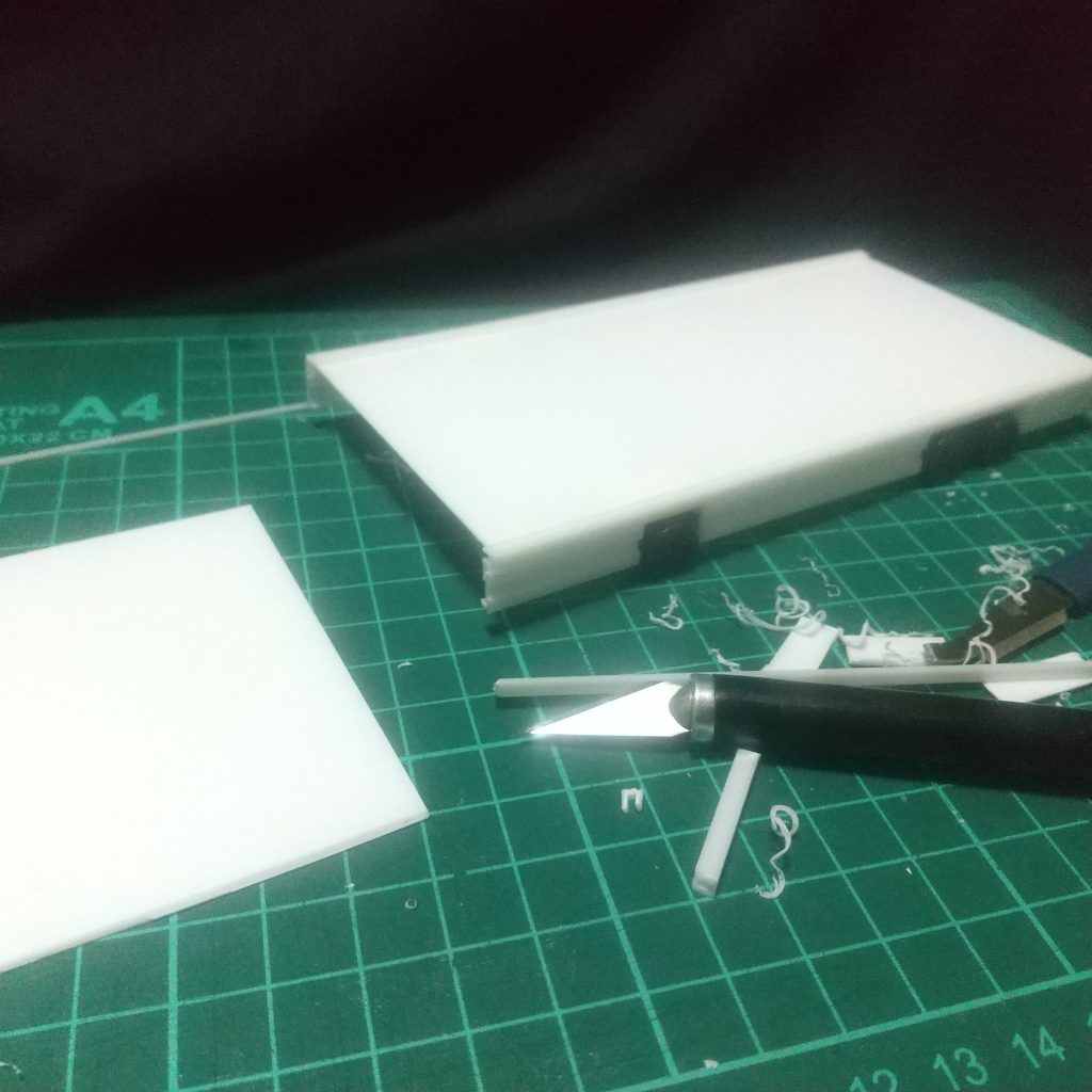 プラバンとプラ棒でベースを作成♪