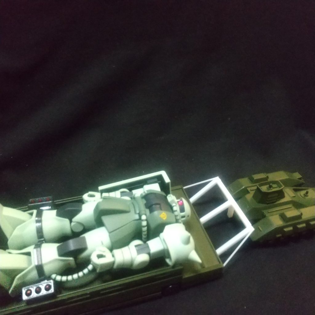 マゼラアタックに連結する部分もプラ棒で作成♪