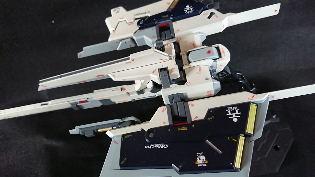 フルドドはメタリックカラーの差し色を所々に入れてます。