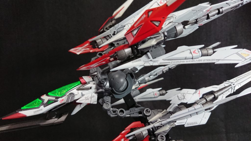 マニューバストライカーはプラの厚みをヤスリで薄くしています。