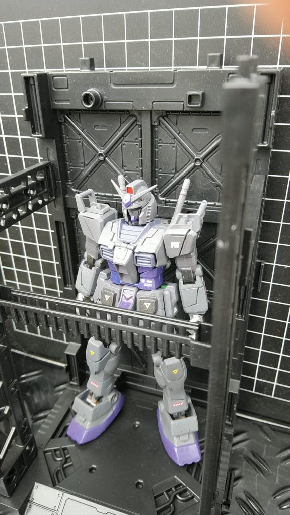 セリアでようやく買えたディスプレイスタンドとともに✨ガンダムマーカーエアブラシもようやく導入です😹✌ＦＧのこのプロポーションすき❤