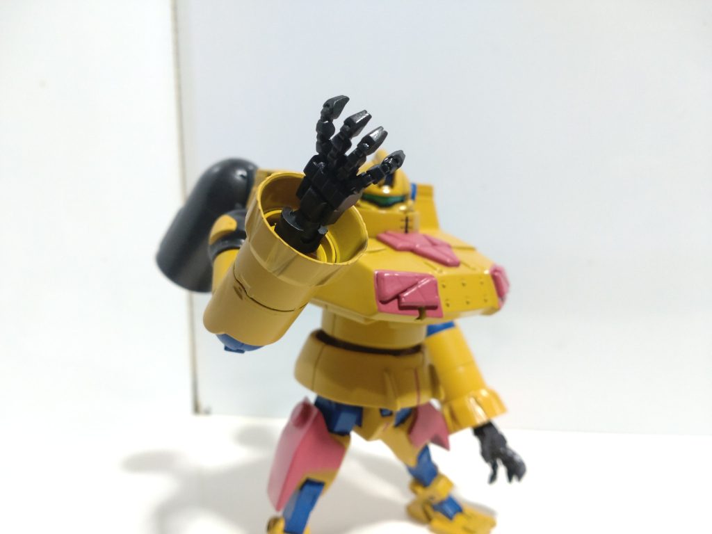 武装 Gクロー 頑丈な爪を備えた両手。 戦闘はこの腕での格闘戦がメインの設定。