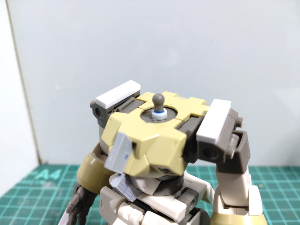 首の延長をしてます。