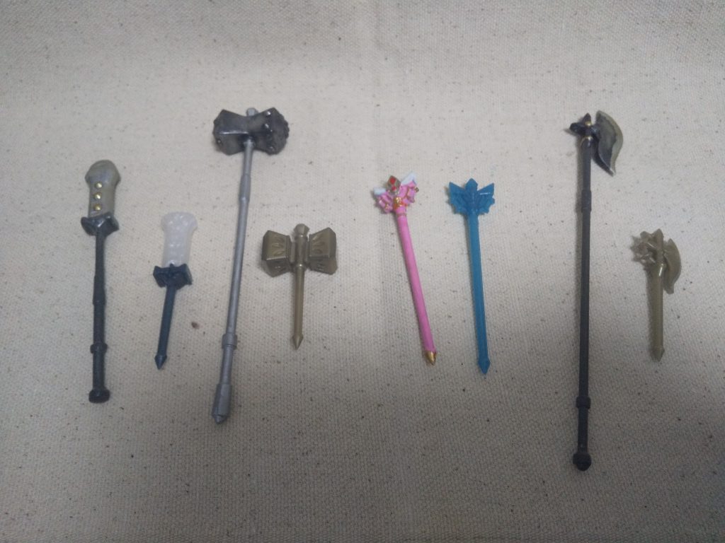 ちなみに元は100円ショップに売っているピックです。それにプラ板やランナーを継ぎ足してます。あとラインストーンも一部くっつけました。最後までご覧いただきありがとうございました。
