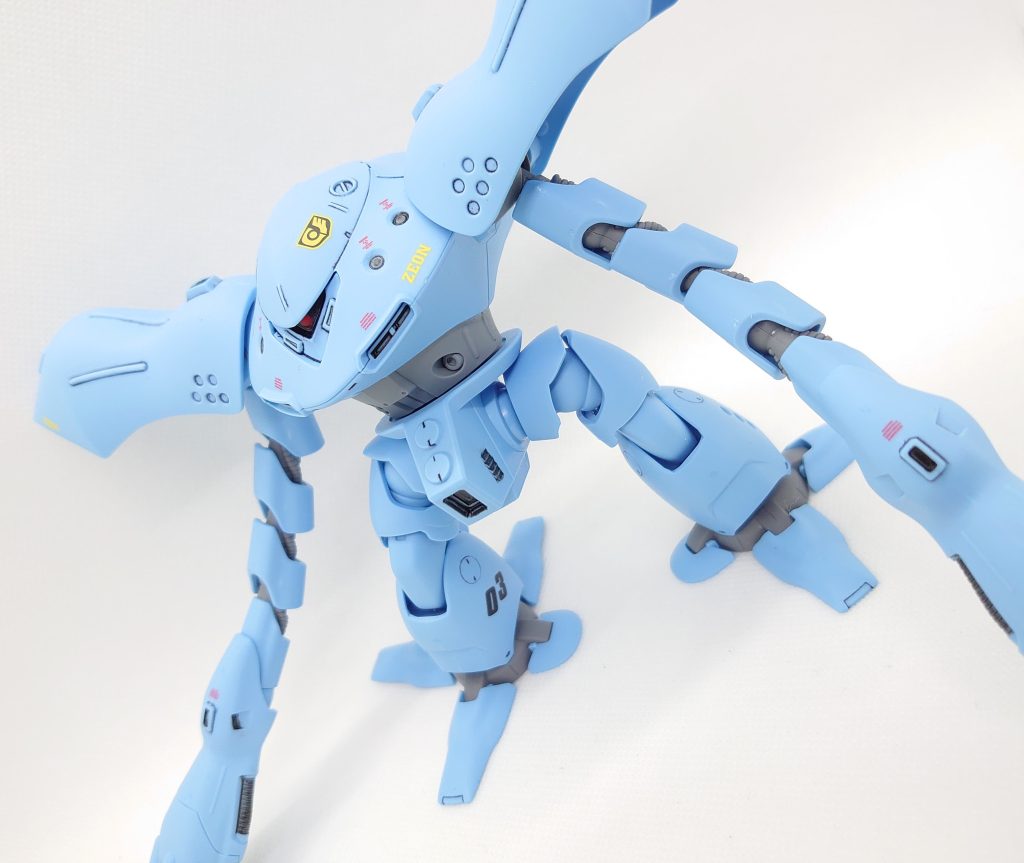 HGという事で舐めてかかると、そのボリュームに圧倒されます。画角に入らない。