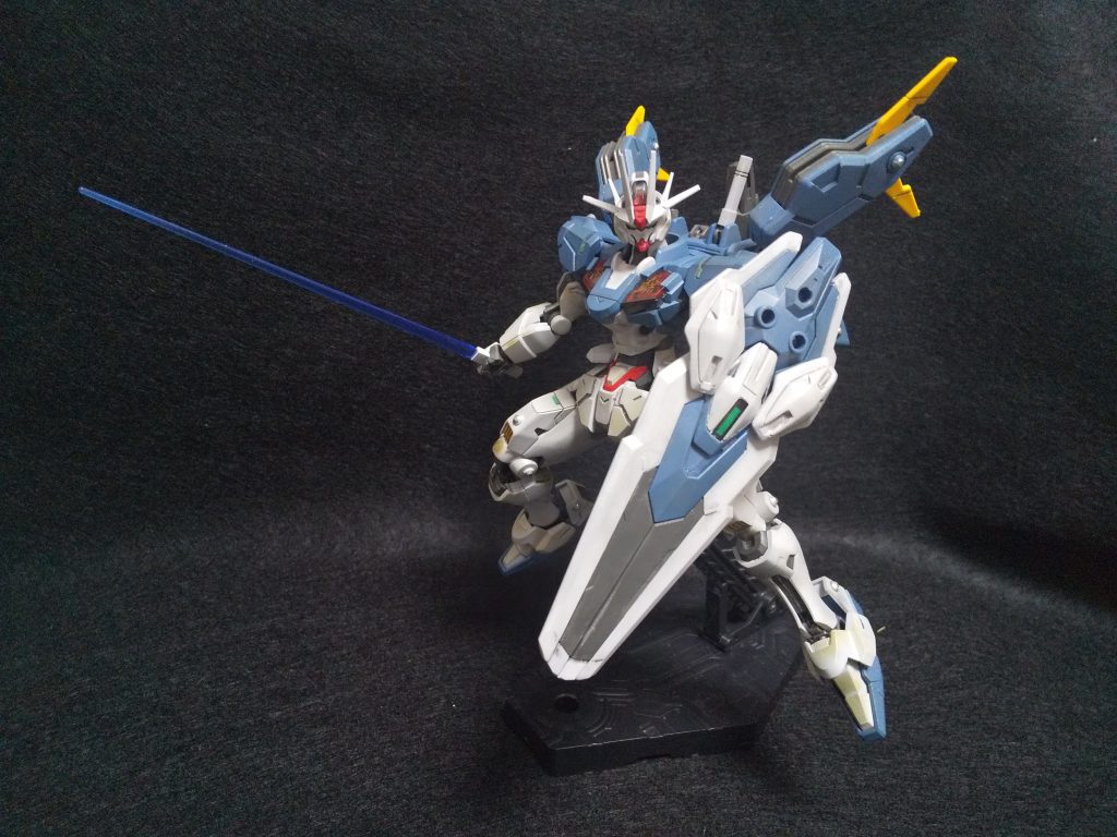 ウエポンディスプレイが無いのでオールレンジ攻撃は再現しません。さすがにあれ４つは買えません。置き場所もないし…。