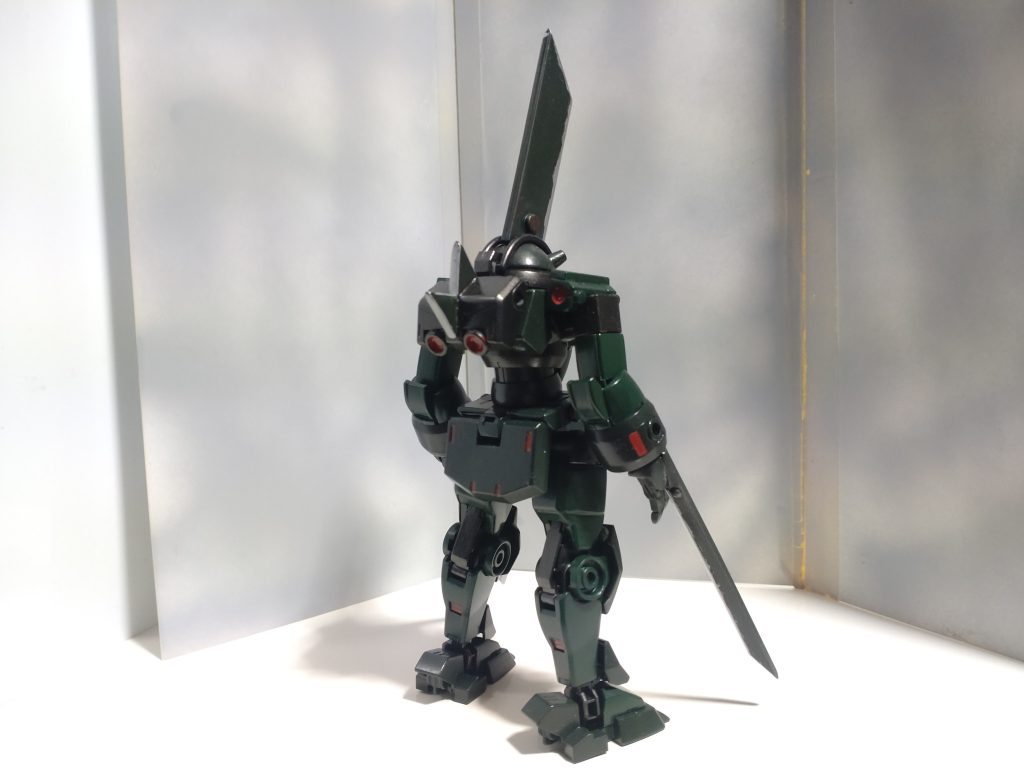 背面バックパックに背びれを付けてます。