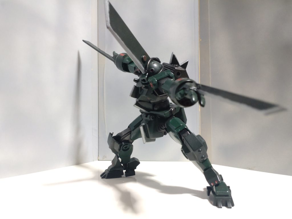 腕の刀はサムライソードを意識しました。