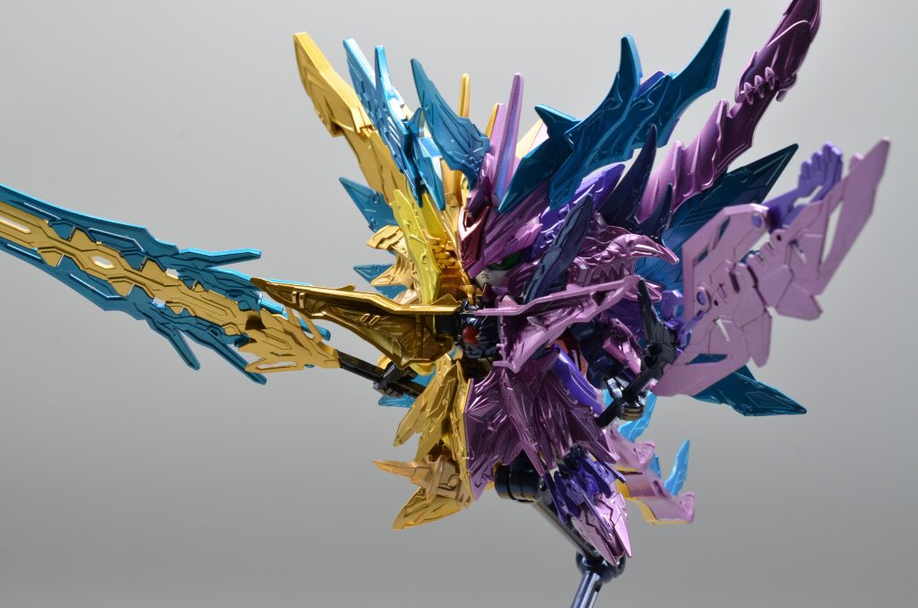 右半身はGXメタルパープル、クリアーパープル、タミヤのパールブルーとGXブラッディレッドを混ぜたものを使用。