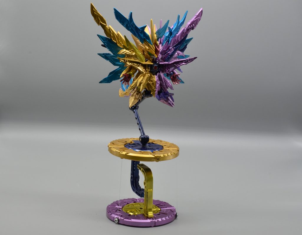 台座も特別な物にしようと思い、タカラトミーの浮いて見える反重力台座テンセグベースという商品を塗装して使ってみました。しかしこれの組み立てがえらく難しかったです。今回限りですね。