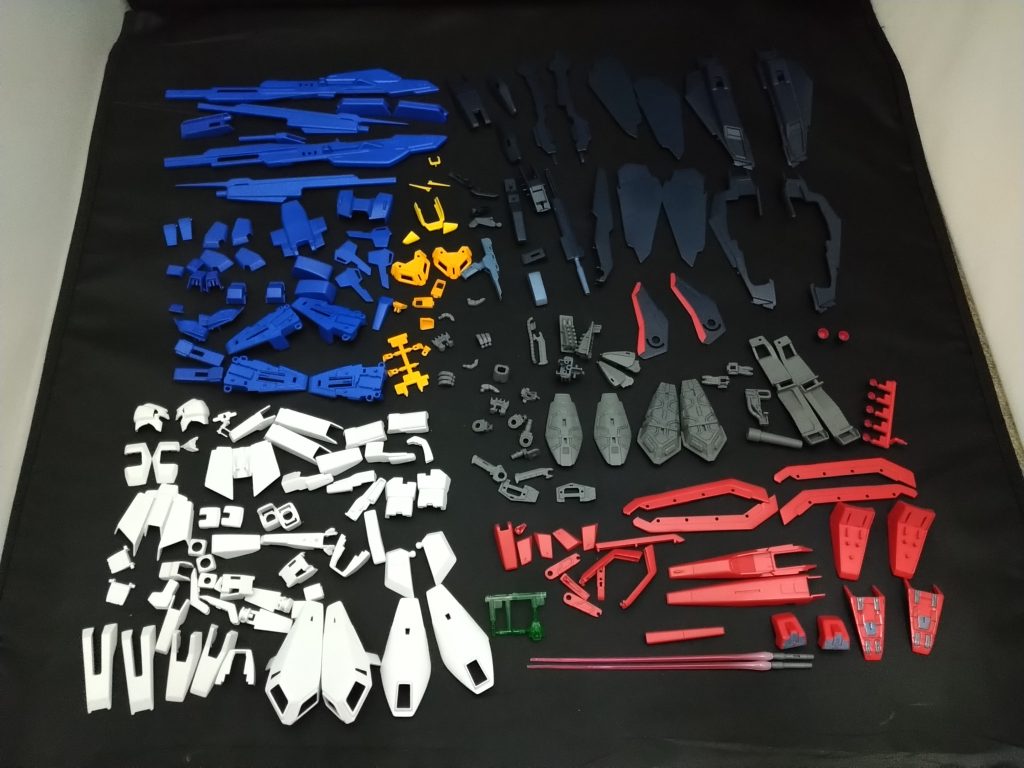 全パーツ塗布。組み立てた後でも修正加えましたがグレーは3色に