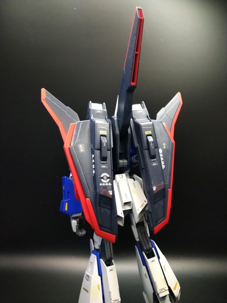 ウイング先端の赤一色はこれじゃない感があり、塗り分けしました。