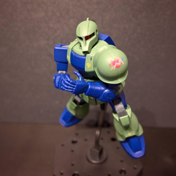 ザクⅠ、青い機体です。通してください。