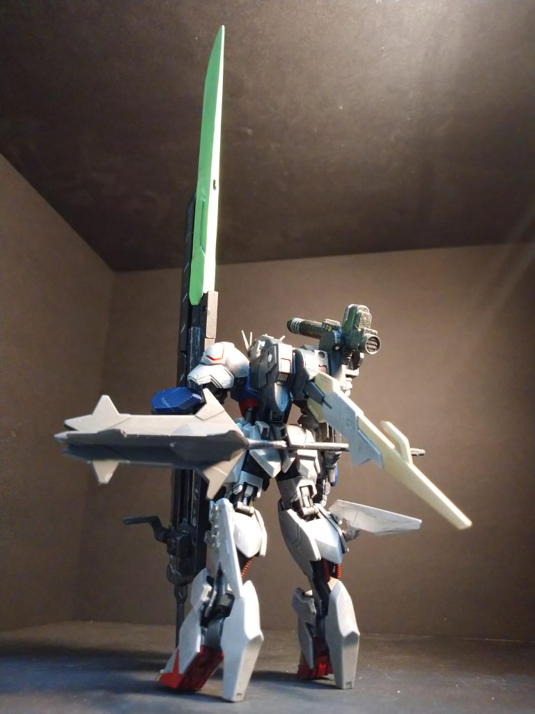 バックショット。ショルダーキャノン(実弾)、テールブレードやレンチメイスも装備。詰め込みました。