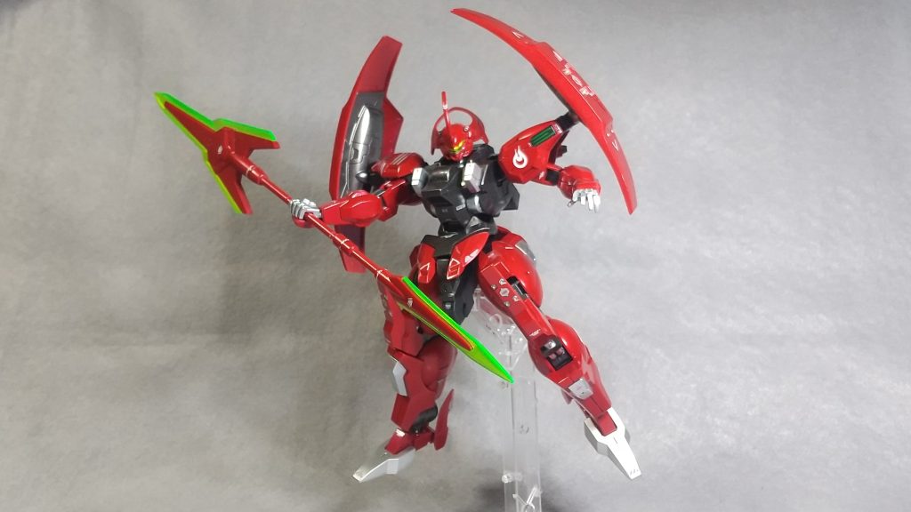 赤いキャンディー塗装は前から試してみたく、サザビーでやるつもりでしたが、水星の魔女の話があまりにもグエルを応援したくなる展開でダリルバルデでチャレンジしました。デカールもメーカー指定とおりの箇所に貼り情報量もアップでよりよくなっています。