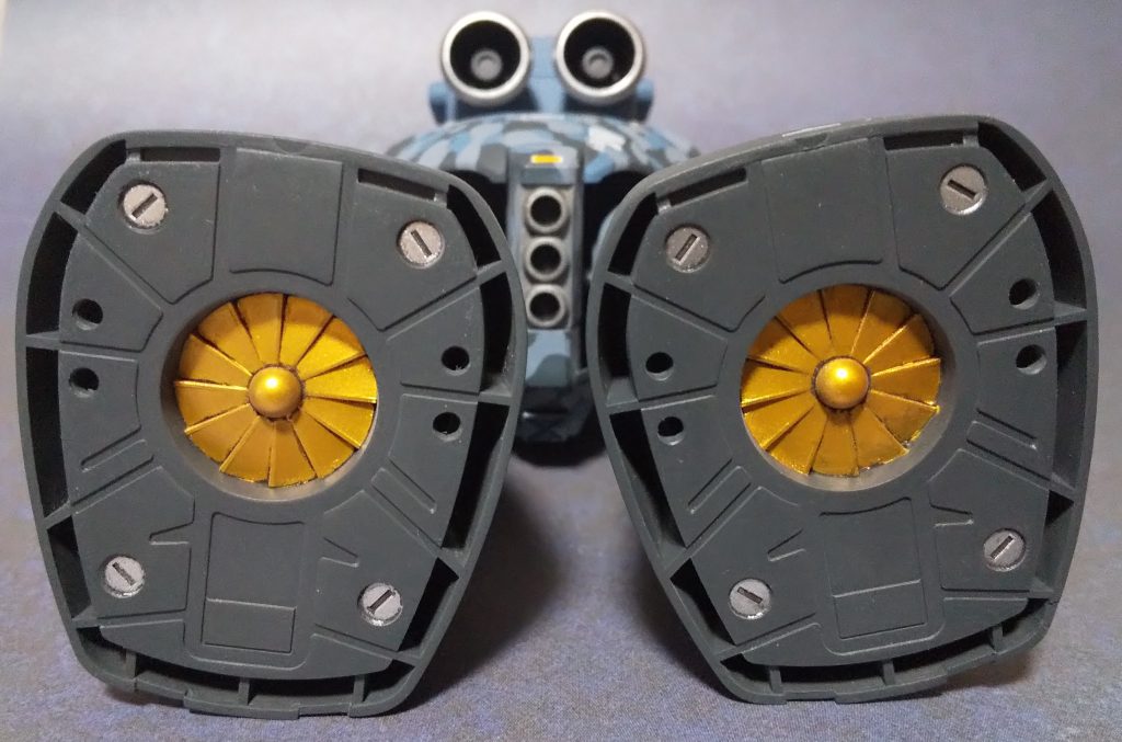 足裏スクリューは金色に。