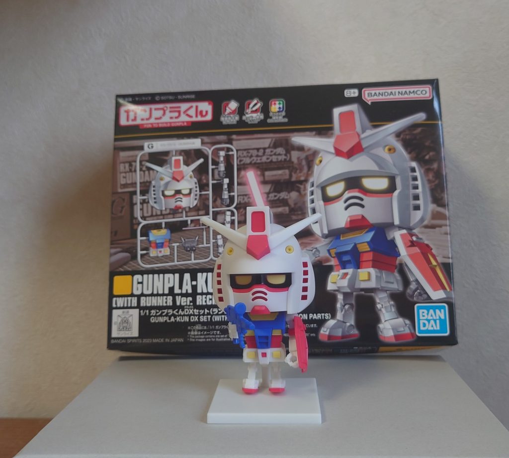 頭が大きすぎて自立しません（笑）