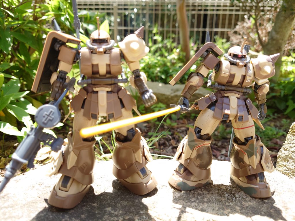 自然光撮影した写真左側パチ組のみのバージョン右側迷彩デカール貼ったやつ今回の迷彩デカール、曲面にデカール馴染ませるの、なかなかハードワークでところどころ失敗して心折れそうになったけれど、かなりデカールスキル上がった気がしますね(笑)