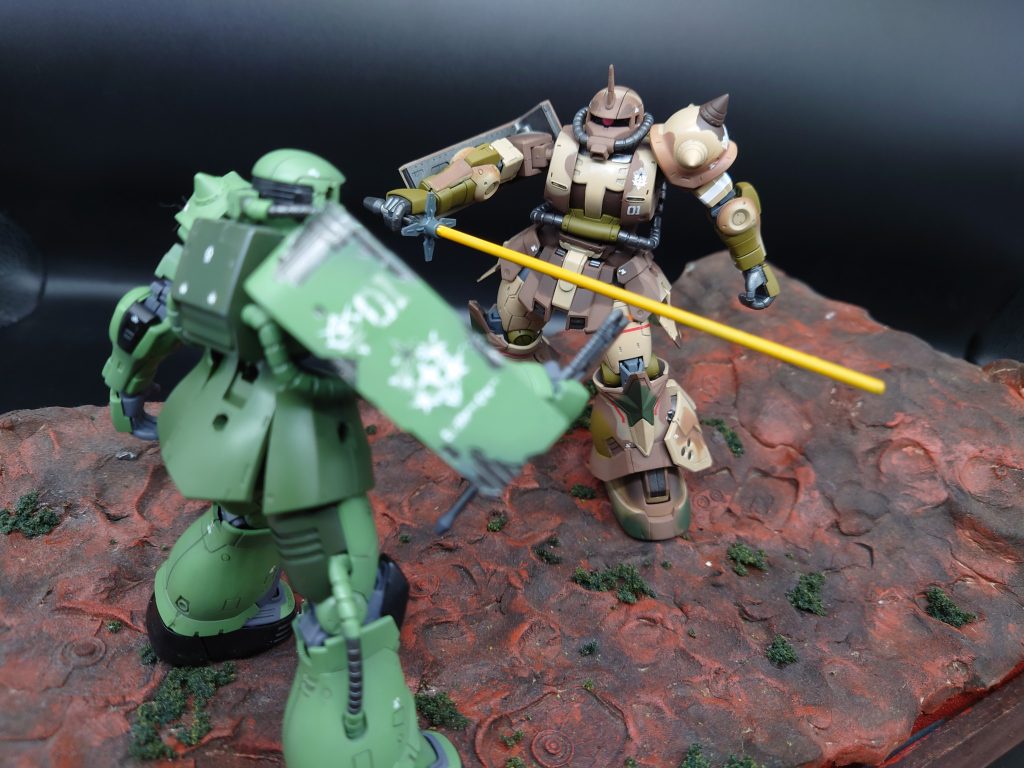 そこにドアンザク現れ、激闘シーンへと(笑)