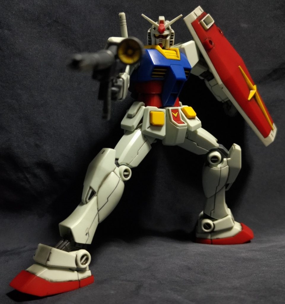 ビームライフルを構えて。