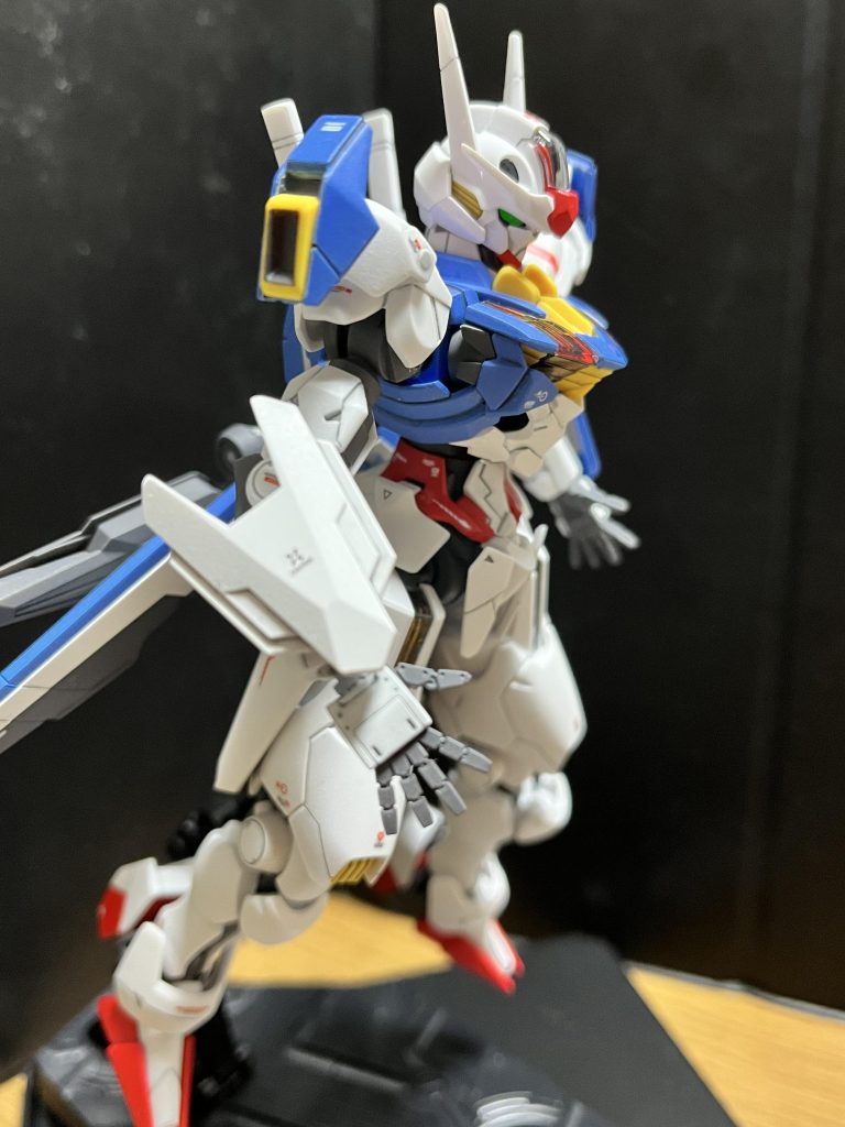 ガンプラの進化にも驚きましたが、品薄状態にも驚きました。私がしてた頃にはそんな事は記憶していない…エアリアルは発売日にお店を巡りましたがどこにもなく、ガンダムベースに駆け込んだのがいい思い出です。製作期間2週間