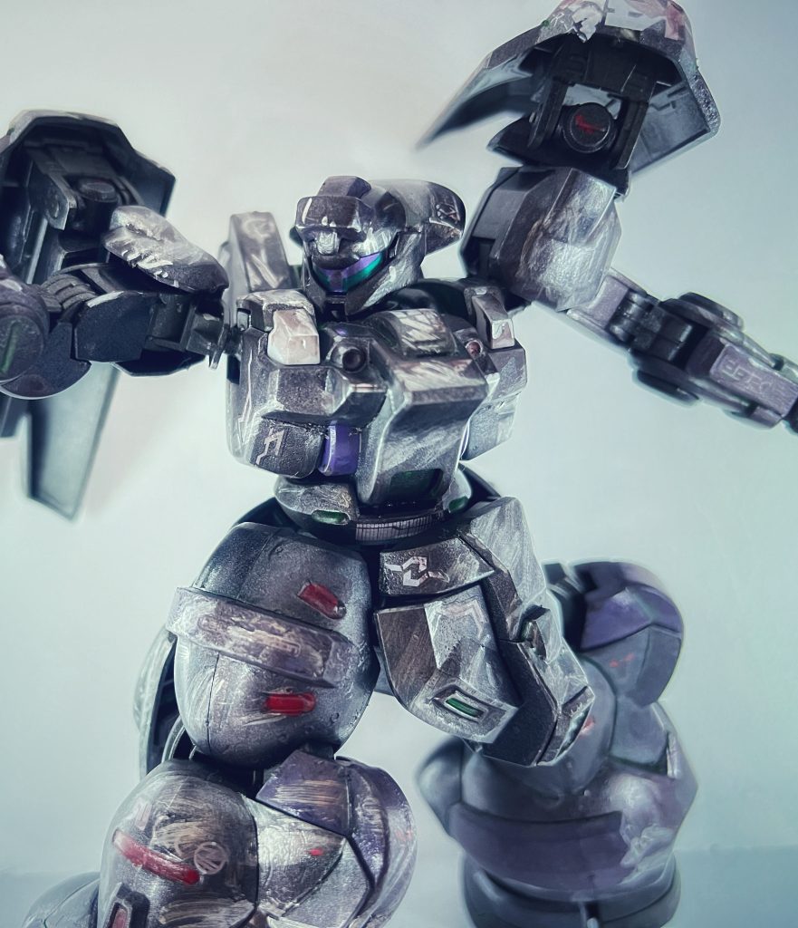 輪郭に沿って擦れた跡を...と思ってたらはみ出たり余計なところを考えも無しに塗っちゃったり