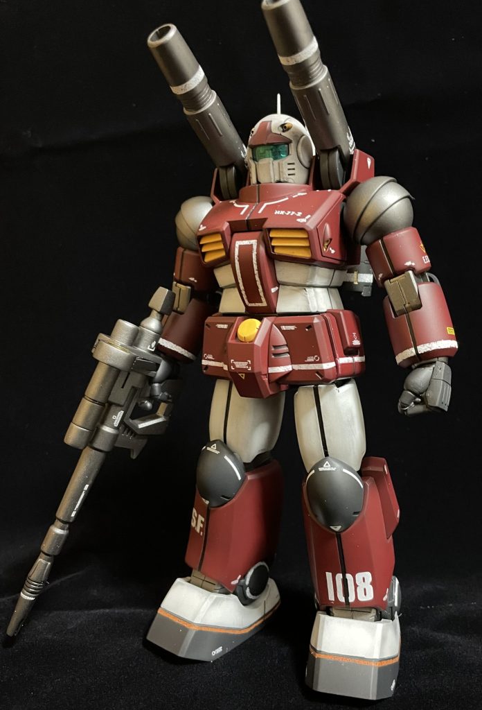 肩の武器は両方付けても違和感が無い様に落ち着いたカラーにしました。ラインマーキングは胸以外はスポンジによるチッピングの塗装です。マニュピレーターはブリックワークスの80'sパワーハンドを使用しました。