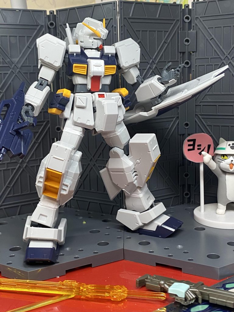 何はなくとも、まずは延長でした。完成品フィギュアを参考にプロポーションを弄りました。