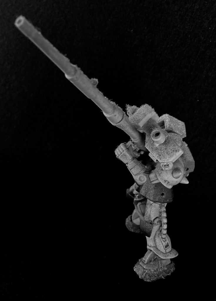 時は遡ること0079年11月23日、シベリア上空高度800km付近を航行するマゼランを撃破する指令がOOSに下された。マゼランには三日前にジオン軍から脱走し、地球圏に亡命したジオン軍兵器開発部の主計技術者が乗艦しており、ジオン軍の兵器に関する機密漏洩防止のためマゼラン諸共亡き者にする指令であった。本件の実行者にOOSのエーススナイパー「デューク・ホンゴウ大尉」がアサインされ、22時間後にシベリア上空を通過するマゼラン狙撃作戦が開始された。