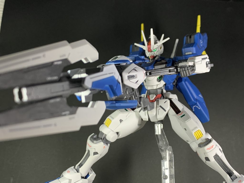 ライフルにビットドッキングエアリアルのシールは光をしっかり拾ってくれるので、光源を用意すると映えますね。