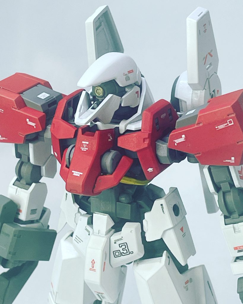 グレイズは鉄血で一番好きなMS。一般機とは思えないぐらいスタイリッシュなデザイン。パトレイバーで例えるならブロッケンとヘルダイバーの良い部分を足して割った気分。