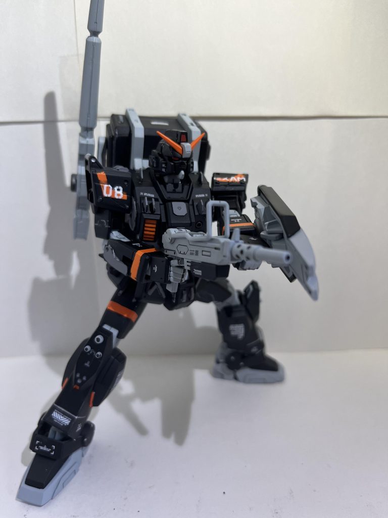 そして写真には、写っていませんが、今回の陸戦型ガンダムは、初めて腰のパーツの肉抜き穴をプラ板や、パテを使用して裏打ちを作ってみました(๑>◡<๑)個人的にかなり気に入ってるのでこれからもやろうと思います٩(๑❛ᴗ❛๑)۶