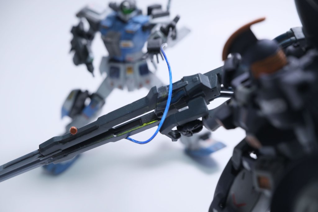 ヒートロッドは無色の蛍光塗料で塗装しているので紫外線を当てると放電の表現ができます