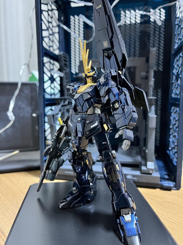 ガイアノーツのプリズムブルーブラックがとても美しい!魅惑の塗料ですね。