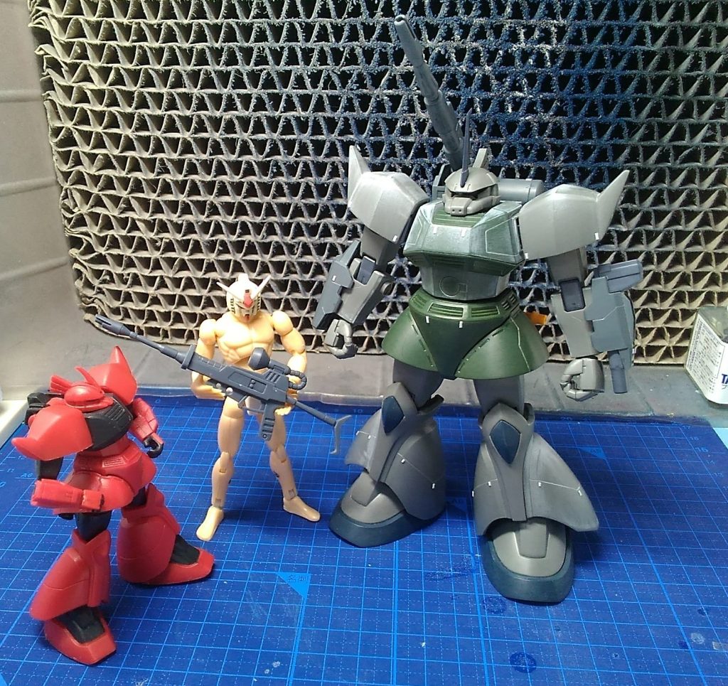 サフ前状態です。腕の後ハメ加工とパーティングライン処理が面倒だったな～。ご覧いただきありがとうございました。