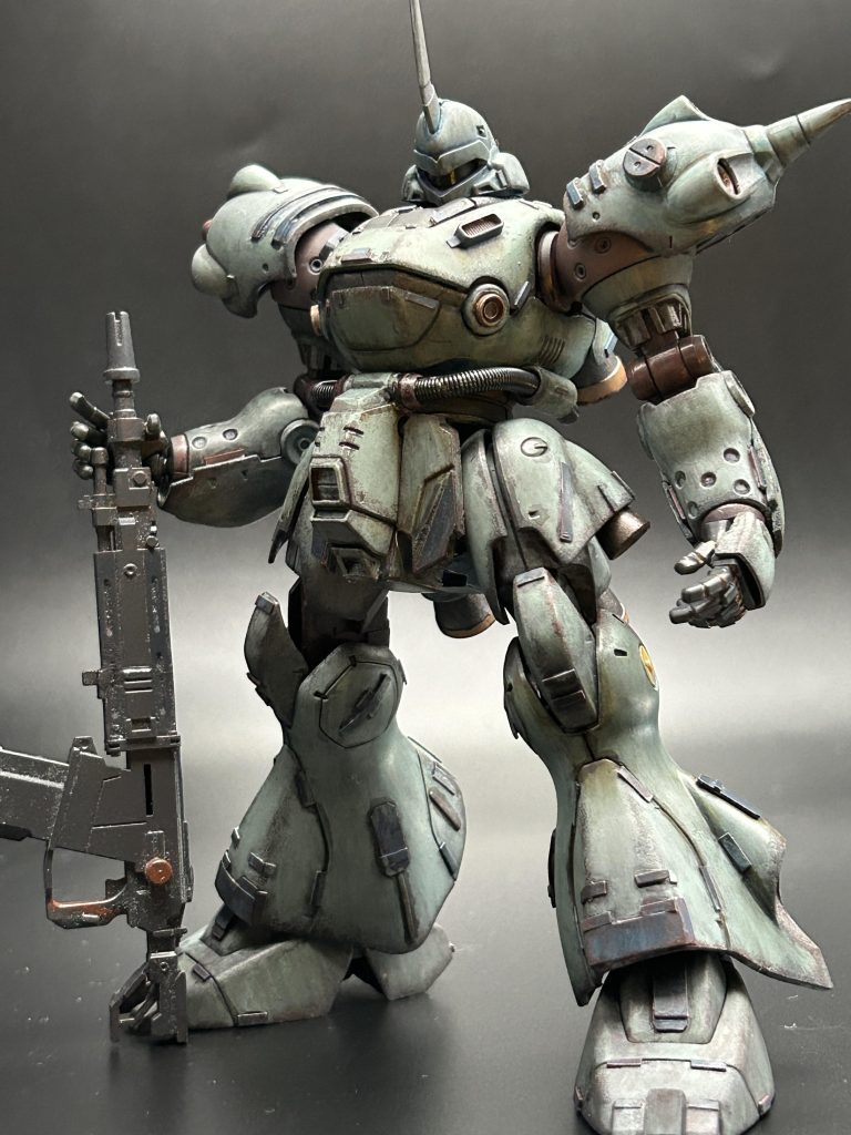 ケンプファーにはショットガンって固定観念もありましたが、コチラの対艦ライフルとザクマシンガンのミキシングしたライフルも似合ってます👍