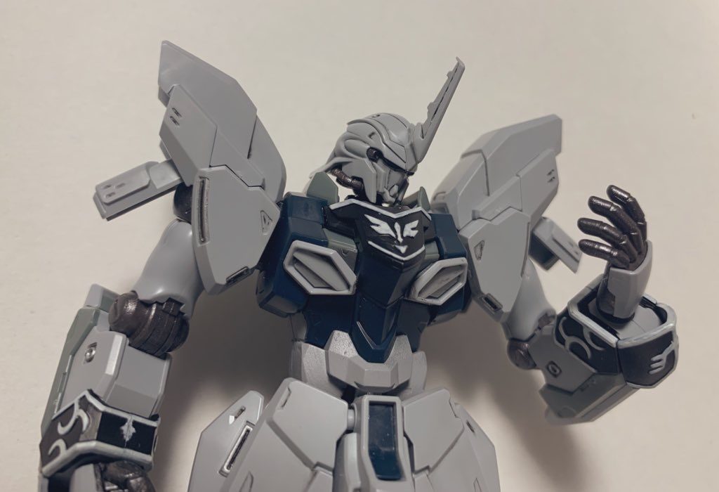 ビルダーズパーツやっけ？一角獣意識で前に付き出し系でブレードアンテナを。