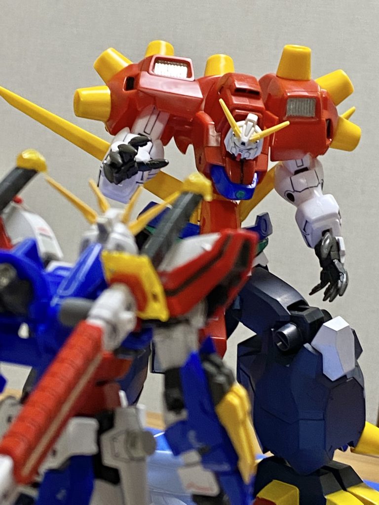 最後はお約束のゴッディのゴッドガンダムと絡めて。いやぁ、この2体を並べられる日が来るなんて感無量です😄♫