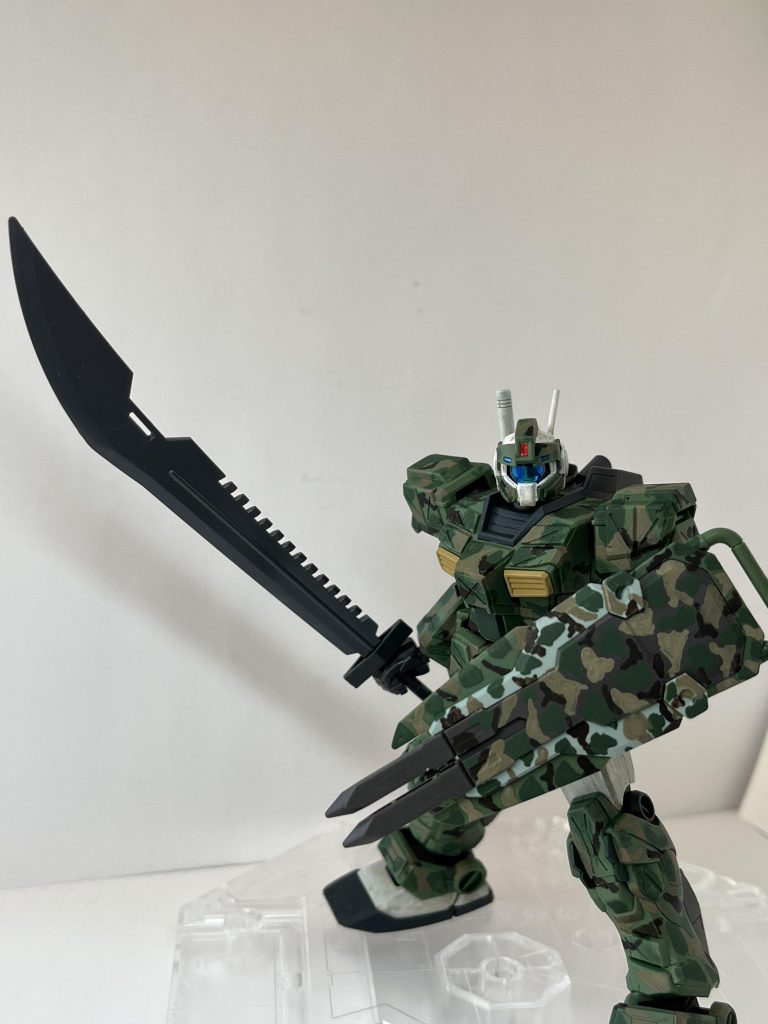 ツイン・ビームスピアもいいのですが、近接戦用MSという事なんで、システムウエポンキット004の大型剣を持たせました。脳内ではランボーナイフを持った