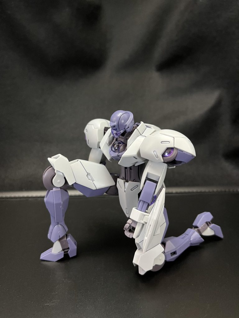 量産機らしく、早々にダウン。それにしても、最近のガンプラは可動域が広くてびっくりです。最後までご覧いただきありがとうございました。いつもイイネ下さる方々に感謝です。