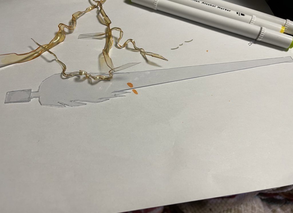 切り出してビームの周りのエフェクトはアルコールマーカーのゴールドで塗ってライターで炙ってクネクネ