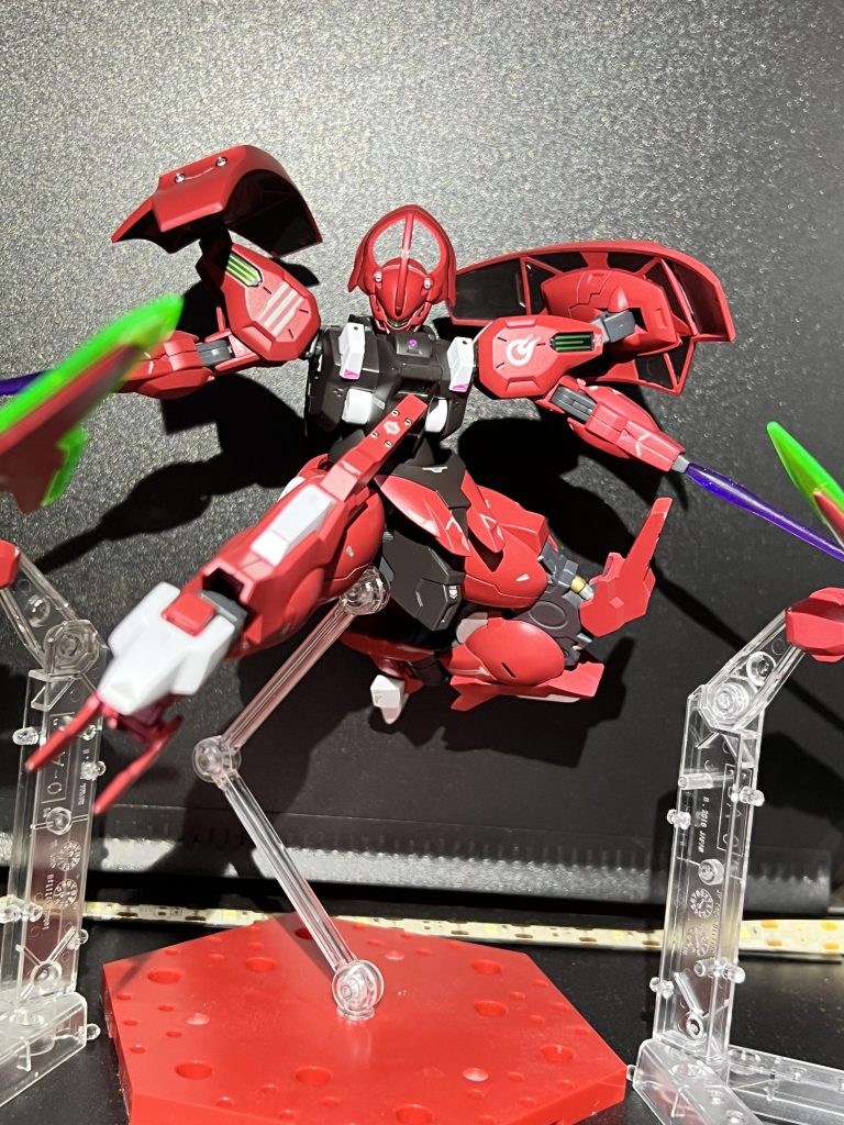 久しぶりの全塗装で作りました。ガンダムベースでデカールを変えたので、使ってみました。ご覧いただきありがとうございます。