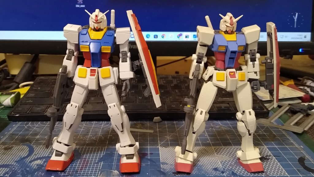 オリジン(左)とビヨグロ(右)の比較ビヨグロはグリグリ動く印象がありますが、肩以外はオリジンのほうが可動は優秀です。