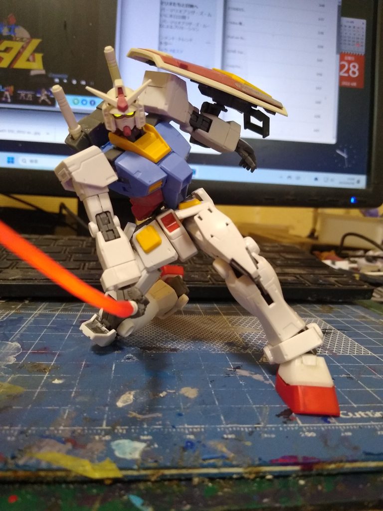 顔と胴体をビヨグロに変更。肩が上がるようになりました。腰はオリジンのほうがグキッと曲がるのでオリジン版を使ってます。