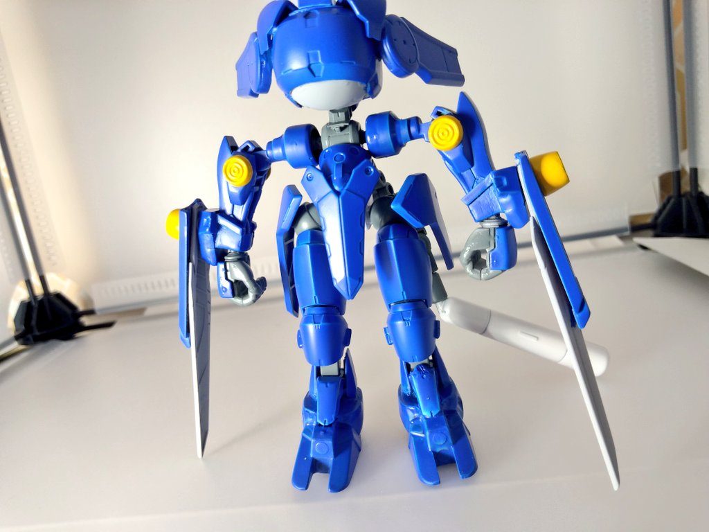 塗装後確認の仮組図。ここからもう一度塗装して、脚部のアンクルガード部分の塗装を落として、糸目部分のシールを加工して貼り付けて完成。散文的な長文読んで頂いて有難う御座いました!思っていた以上に可愛く作れたので満足です!